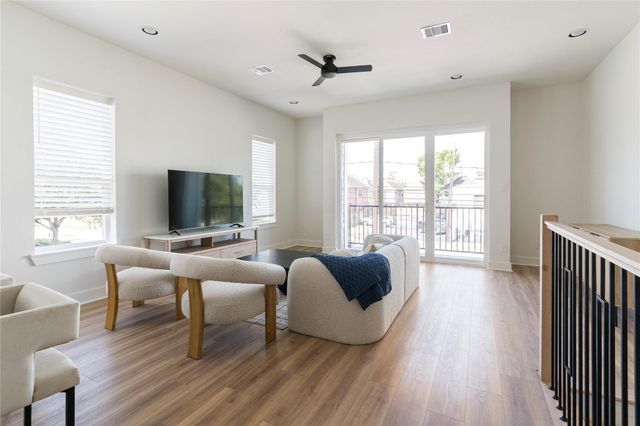 2428 Ella Boulevard, Houston, TX 77008