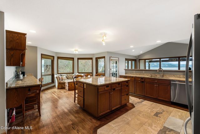 540 Ponder Pt Dr, Sandpoint, ID 83864