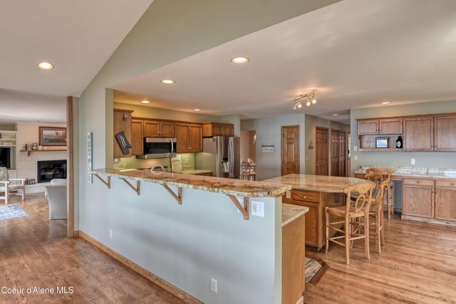 540 Ponder Pt Dr, Sandpoint, ID 83864