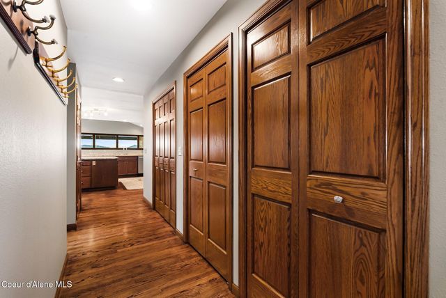 540 Ponder Pt Dr, Sandpoint, ID 83864