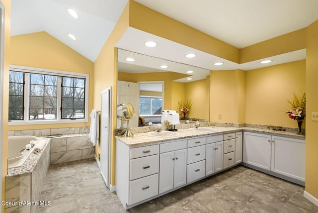 540 Ponder Pt Dr, Sandpoint, ID 83864