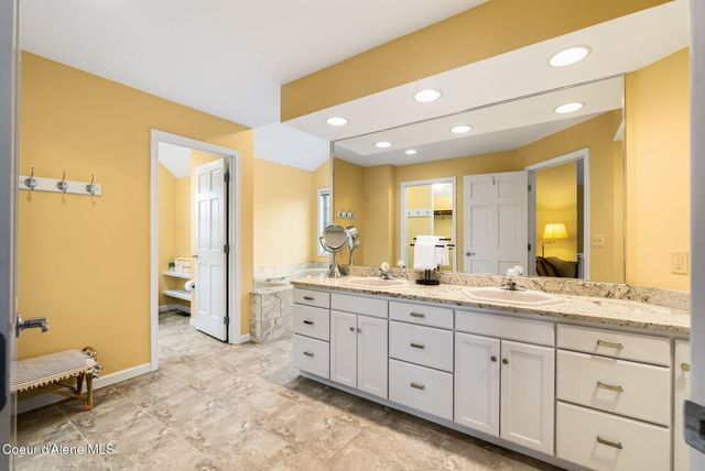 540 Ponder Pt Dr, Sandpoint, ID 83864