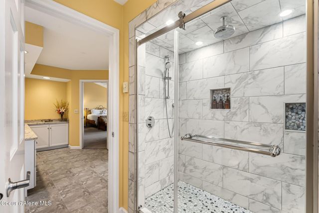 540 Ponder Pt Dr, Sandpoint, ID 83864