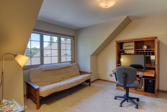 540 Ponder Pt Dr, Sandpoint, ID 83864