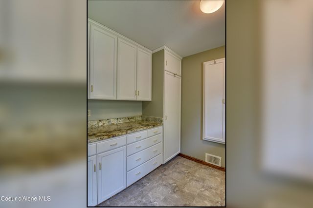 540 Ponder Pt Dr, Sandpoint, ID 83864