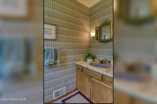 540 Ponder Pt Dr, Sandpoint, ID 83864