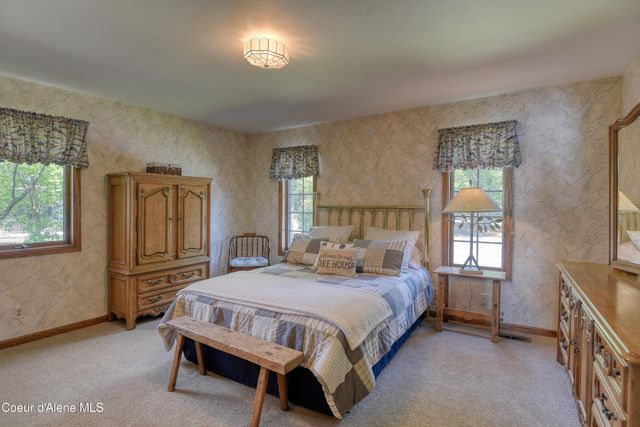 540 Ponder Pt Dr, Sandpoint, ID 83864