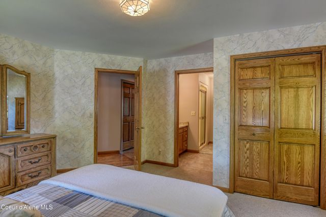 540 Ponder Pt Dr, Sandpoint, ID 83864