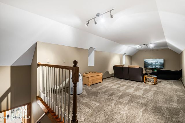 540 Ponder Pt Dr, Sandpoint, ID 83864