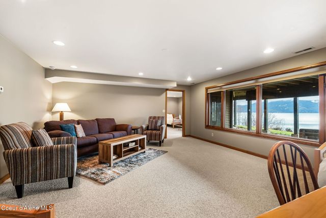 540 Ponder Pt Dr, Sandpoint, ID 83864