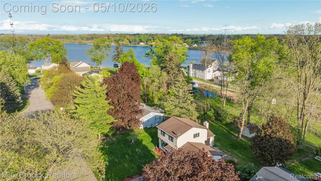 1874 Hopkins Drive, Wixom, MI 48393
