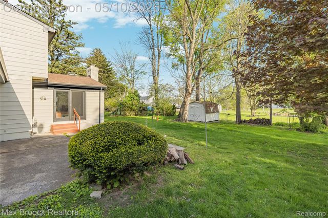 1874 Hopkins Drive, Wixom, MI 48393