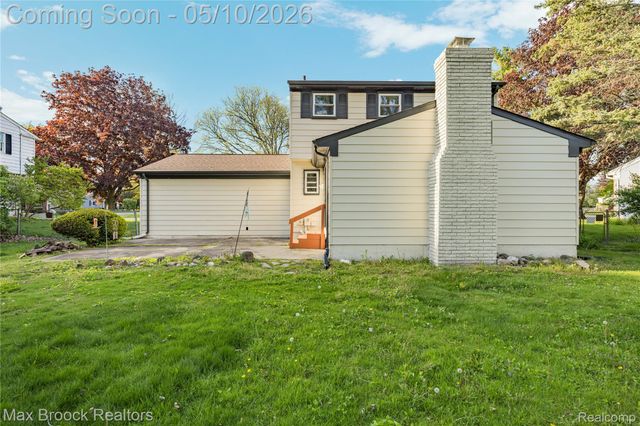 1874 Hopkins Drive, Wixom, MI 48393