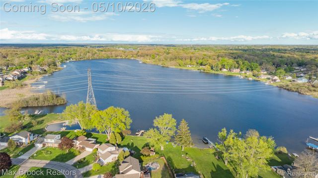 1874 Hopkins Drive, Wixom, MI 48393