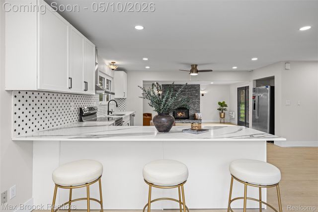 1874 Hopkins Drive, Wixom, MI 48393