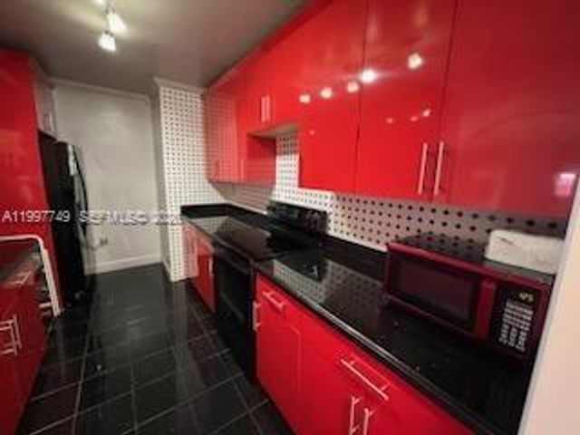 21388 NW 40th Cir Ct, Miami Gardens, FL 33055