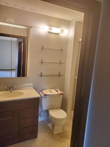 6670 Vernon Avenue S 202, Edina, MN 55436