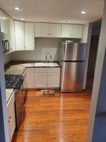 6670 Vernon Avenue S 202, Edina, MN 55436