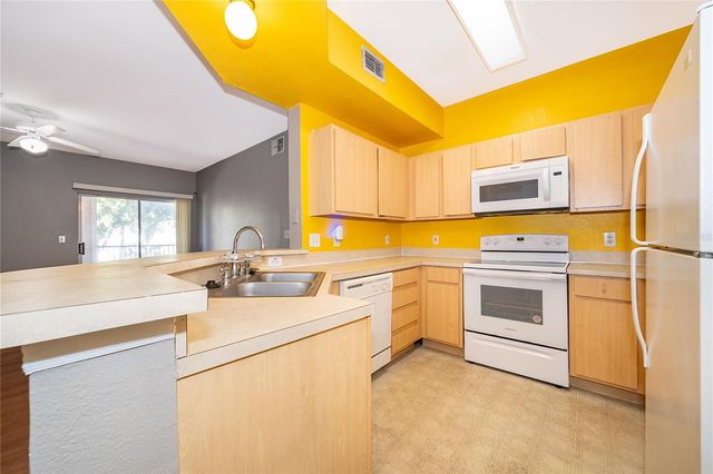 2015 ERVING CIRCLE 201, Ocoee, FL 34761