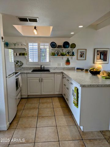 16819 E GUNSIGHT Drive A6, Fountain Hills, AZ 85268