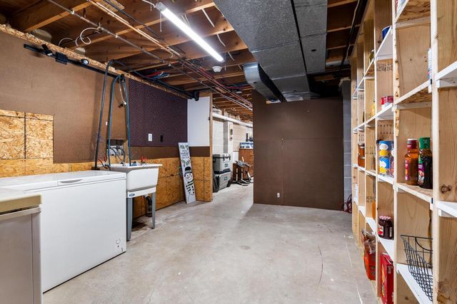 3912 Wildwood DRIVE, Manitowoc, WI 54220