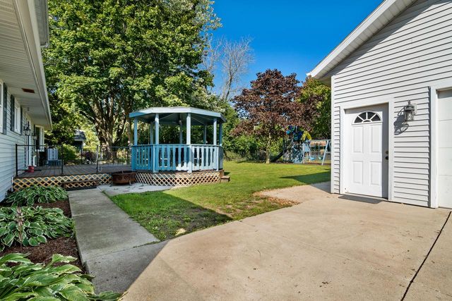 3912 Wildwood DRIVE, Manitowoc, WI 54220