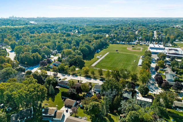 3912 Wildwood DRIVE, Manitowoc, WI 54220