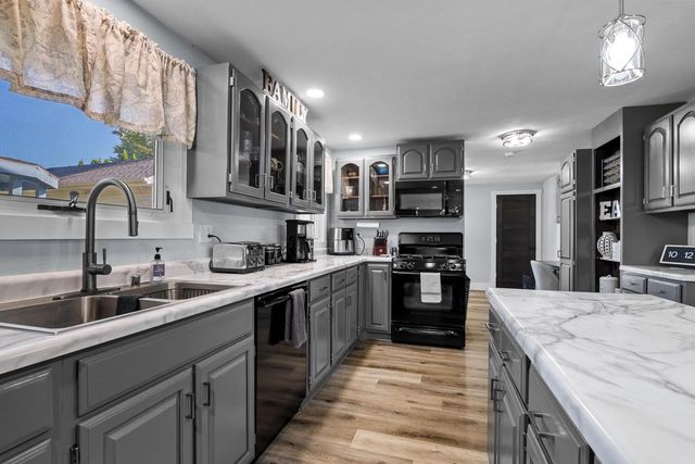 3912 Wildwood DRIVE, Manitowoc, WI 54220