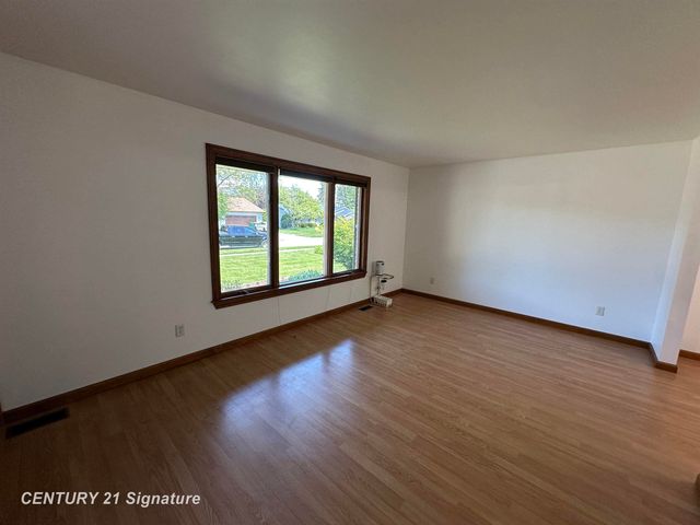 312 Sunrise Drive, Flushing, MI 48433