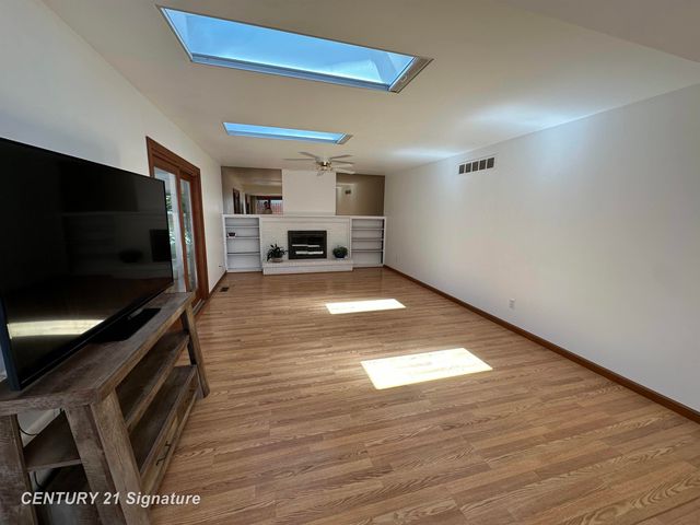 312 Sunrise Drive, Flushing, MI 48433