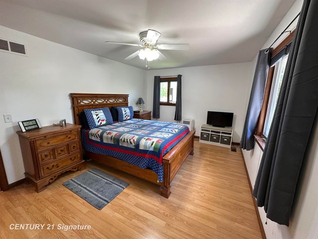312 Sunrise Drive, Flushing, MI 48433