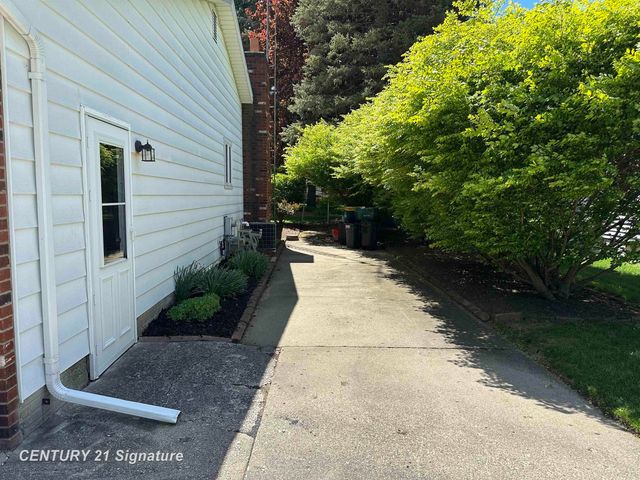 312 Sunrise Drive, Flushing, MI 48433