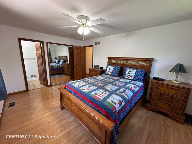 312 Sunrise Drive, Flushing, MI 48433