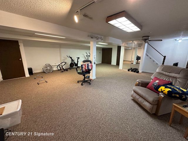 312 Sunrise Drive, Flushing, MI 48433