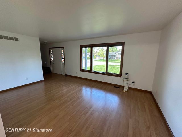 312 Sunrise Drive, Flushing, MI 48433