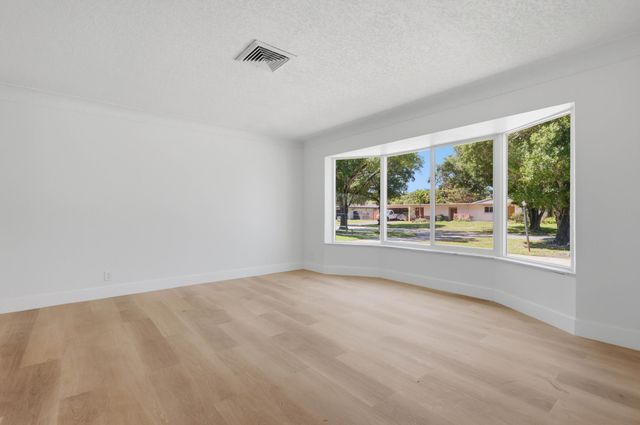 720 NW 67th Avenue, Plantation, FL 33317