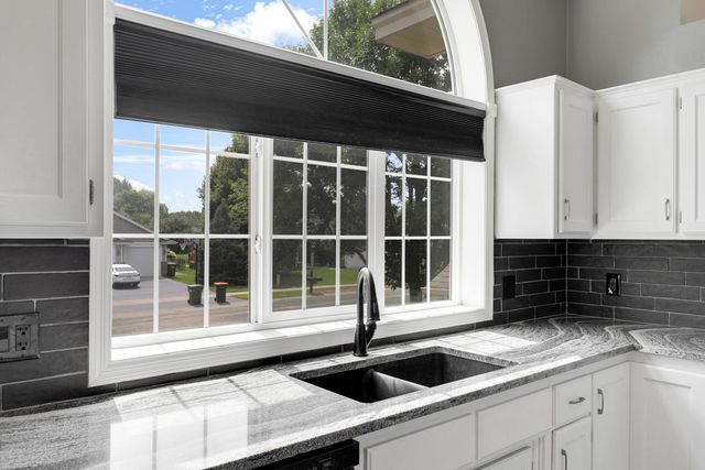 725 103rd Avenue NE, Blaine, MN 55434