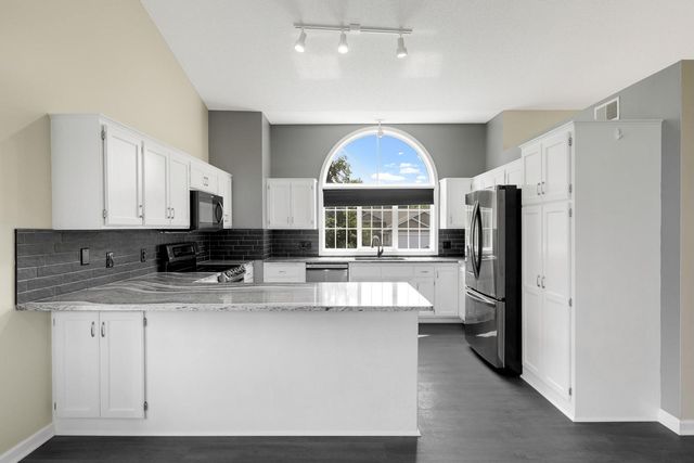 725 103rd Avenue NE, Blaine, MN 55434