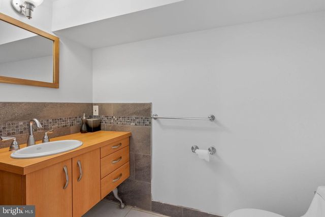2132 S CHADWICK ST, Philadelphia, PA 19145