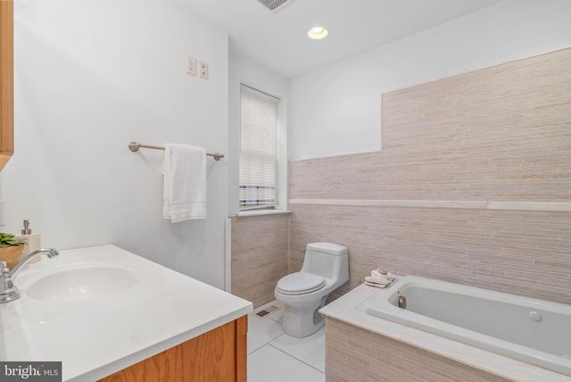 2132 S CHADWICK ST, Philadelphia, PA 19145