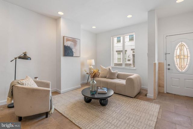 2132 S CHADWICK ST, Philadelphia, PA 19145