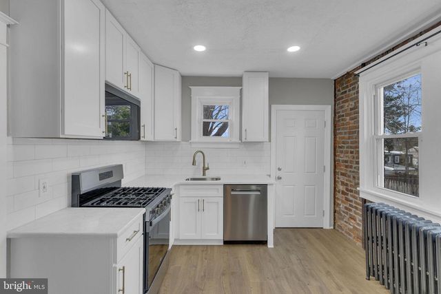 17 E WAVERLY RD, Wyncote, PA 19095