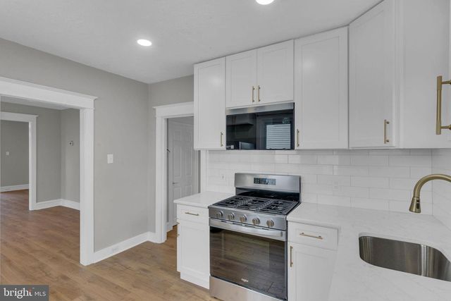 17 E WAVERLY RD, Wyncote, PA 19095