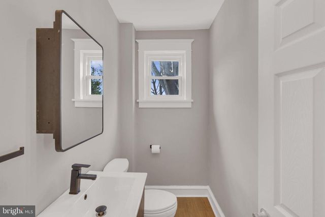 17 E WAVERLY RD, Wyncote, PA 19095