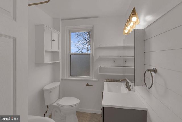 17 E WAVERLY RD, Wyncote, PA 19095