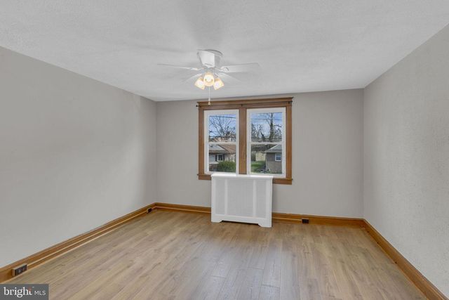 17 E WAVERLY RD, Wyncote, PA 19095