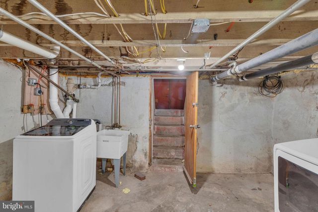 17 E WAVERLY RD, Wyncote, PA 19095