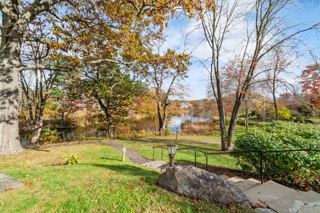 21 Heritage Village B, Southbury, CT 06488