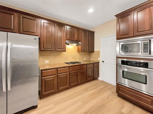 12105 Pepperidge DR, Austin, TX 78739