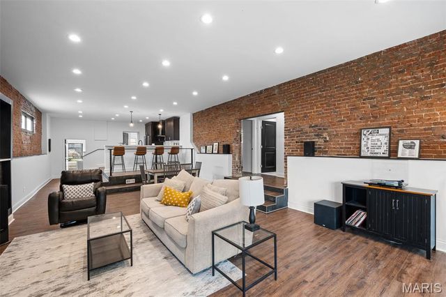 4918 Wise Avenue, St Louis, MO 63110